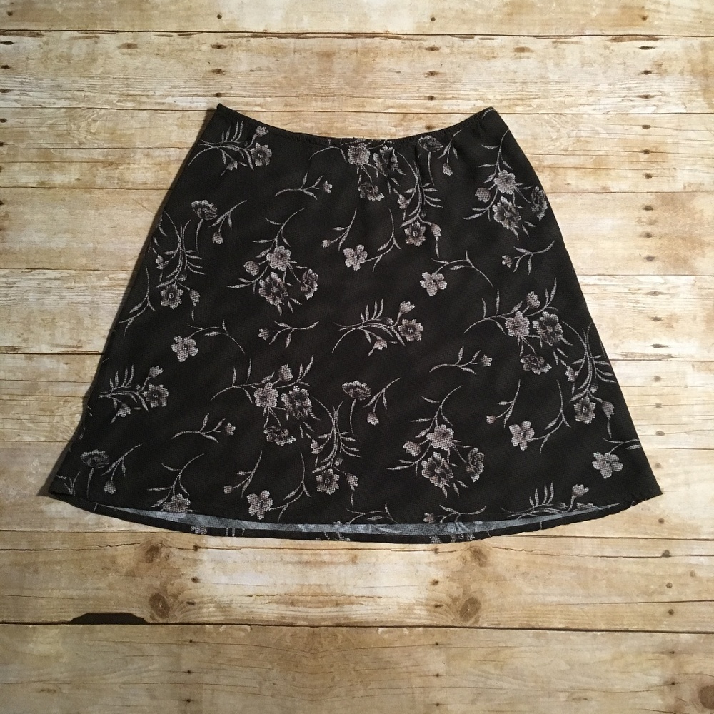 Lightweight green and white skirt